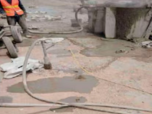 大茂镇水泥混凝土路面板底注浆技术 路面脱空注浆整治方案