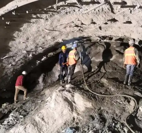 大茂镇拱顶带模注浆料的施工流程及注意事项